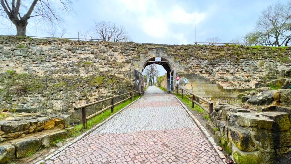 Фото: Скальный замок Регенштейн (Regenstein), ворота