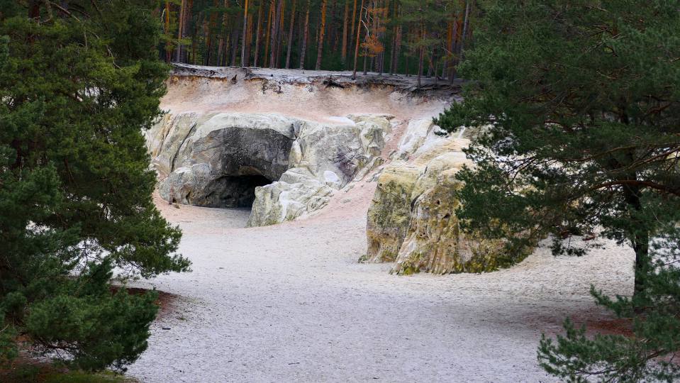 Фото: Пещера в песчаниковой формации