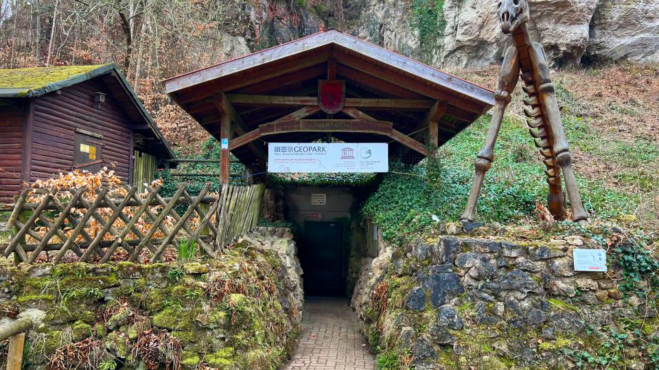 Фото: Вход в пещеру Единорога
