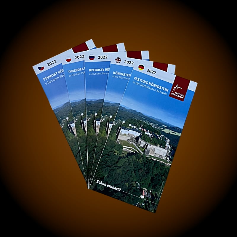 Фото: Бесплатные буклеты о крепости Кёнигштайн на разных языках