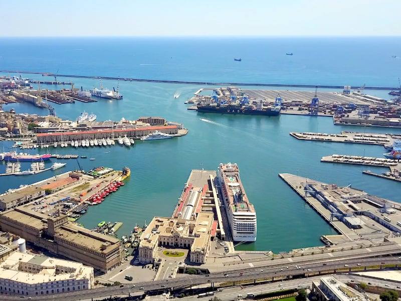 Фото: Генуэзский порт, вид сверху, Италия, Генуя
