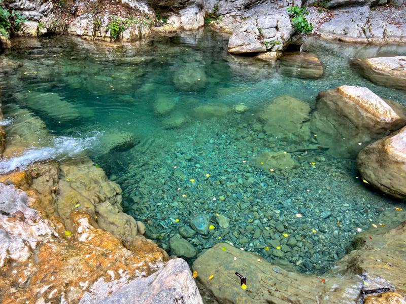 Фото: Озеро, резервуар для воды на горной речке в Италии